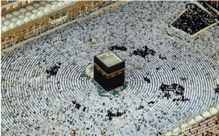 Jamaah sholat di Masjidil Haram mengelilingi Ka'bah dari sudut udara untuk mendapatkan keutamaan sholat di masjidil haram